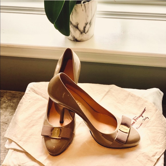 Salvatore Ferragamo Shoes - Salvatore Ferragamo vara bow pump